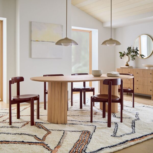 Wavve Oval Pedestial Dining Table 86,7"